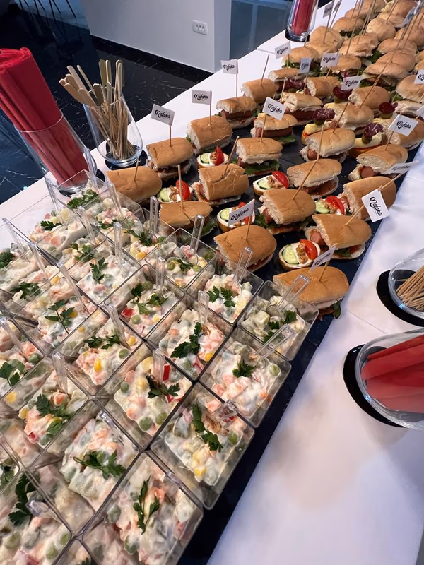Cocktail bites & canapés